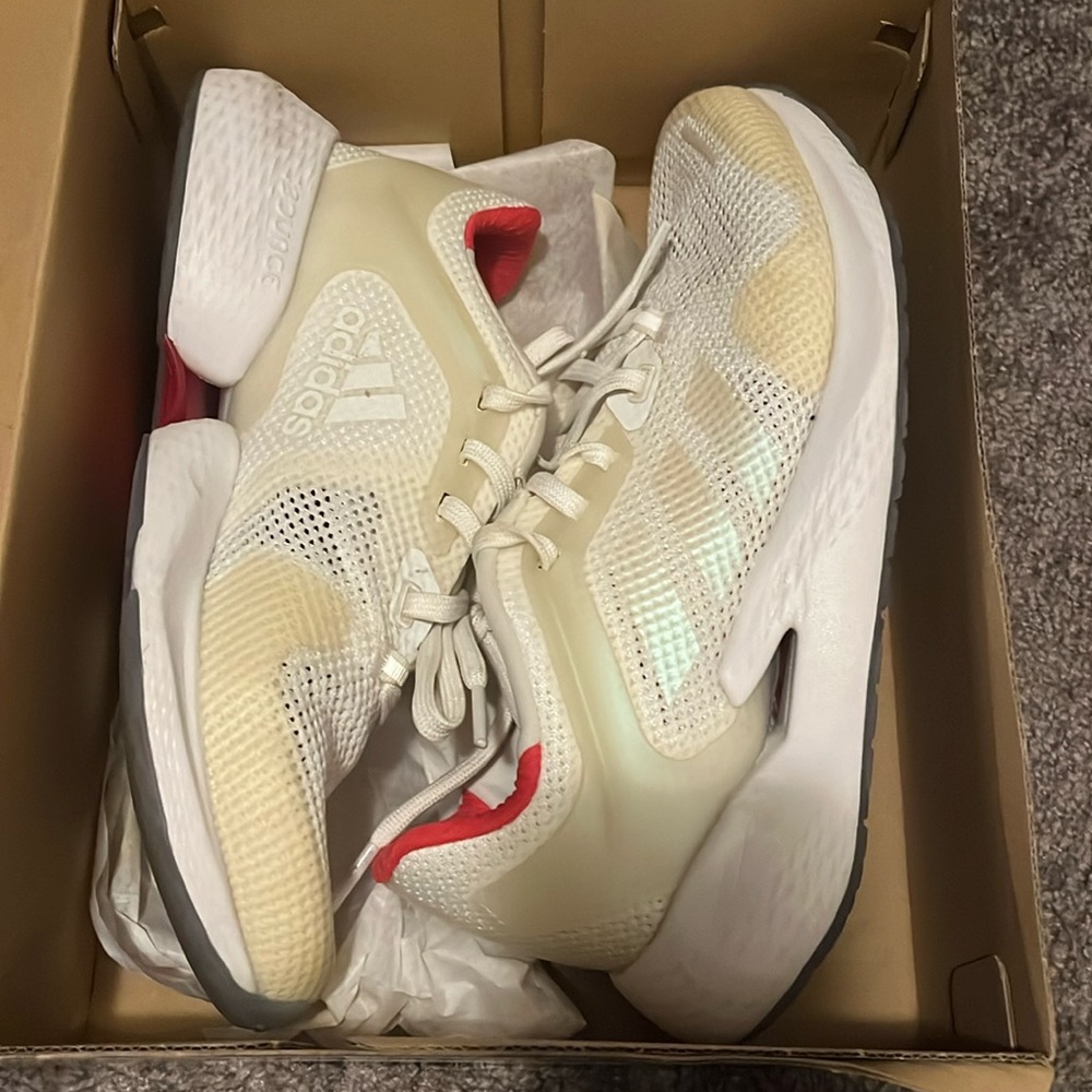 Like new adidas alphatorsion bounce sneakers.  Only worn once indoors.